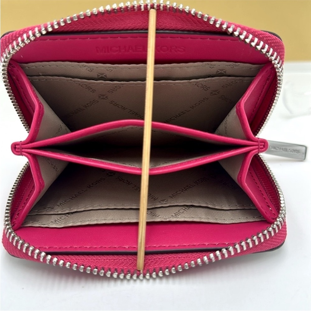 Michael Kors Jet Set Travel Medium Color-Block Wallet
DRAGONFRUIT MULTI
NWT - Picture 10 of 12